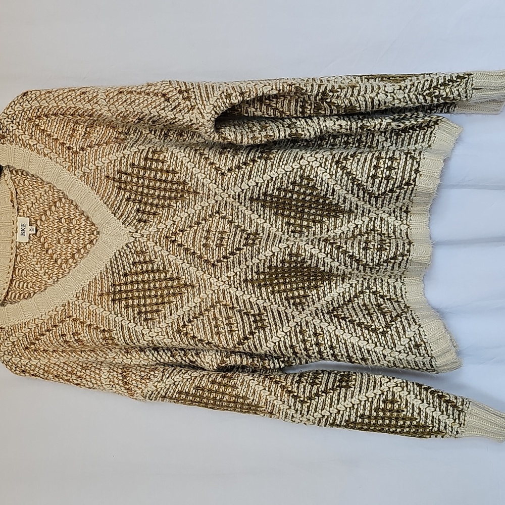 BKE V-Neck Sweater in Cream and Olive - Picture 2 of 3